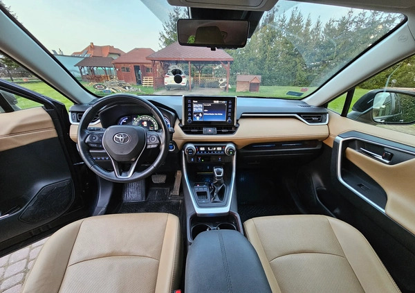 Toyota RAV4 cena 135000 przebieg: 68000, rok produkcji 2020 z Rzeszów małe 29